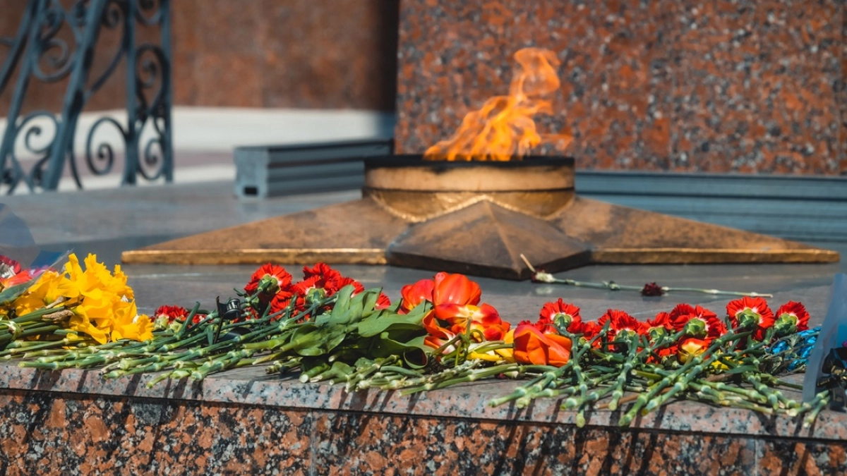В Задонске привели в порядок Вечный огонь перед праздником