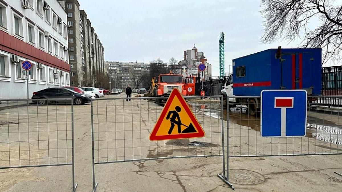 На улице Крайней прорвало трубу в третий раз за два месяца
