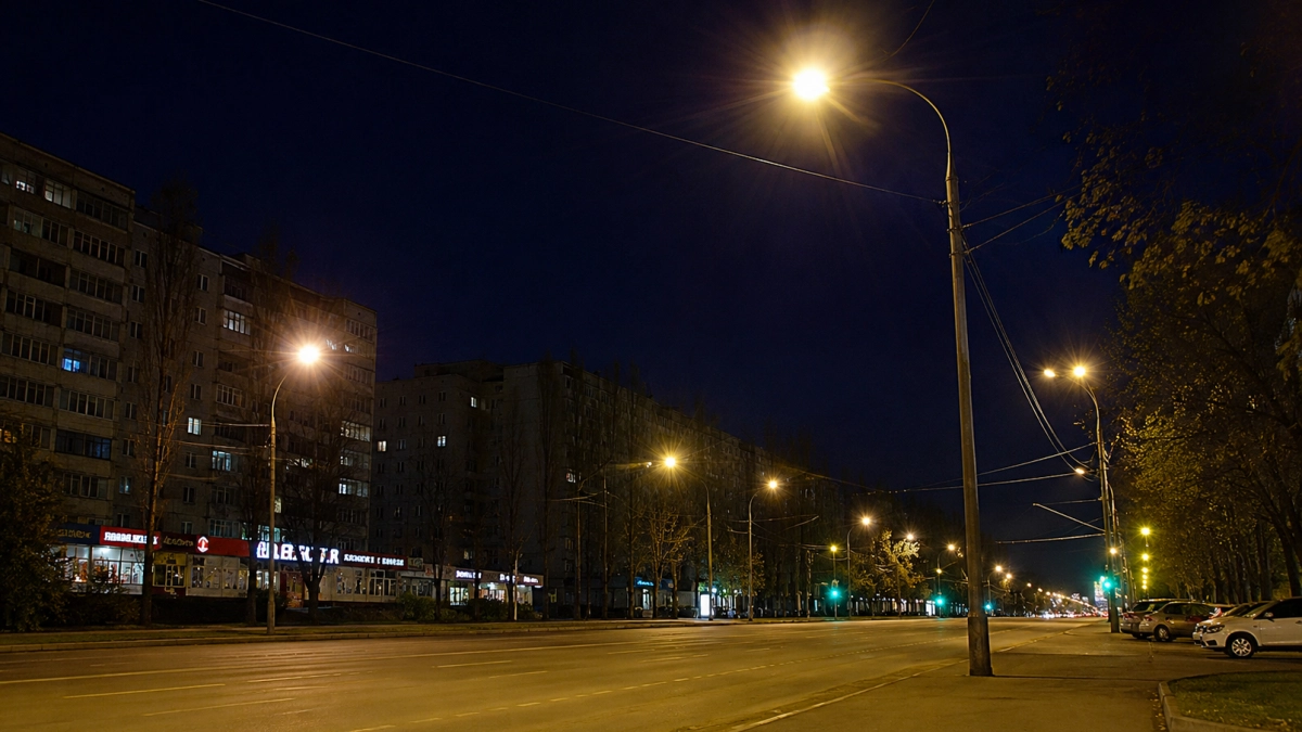 Жители Стаханова дождались новых фонарей