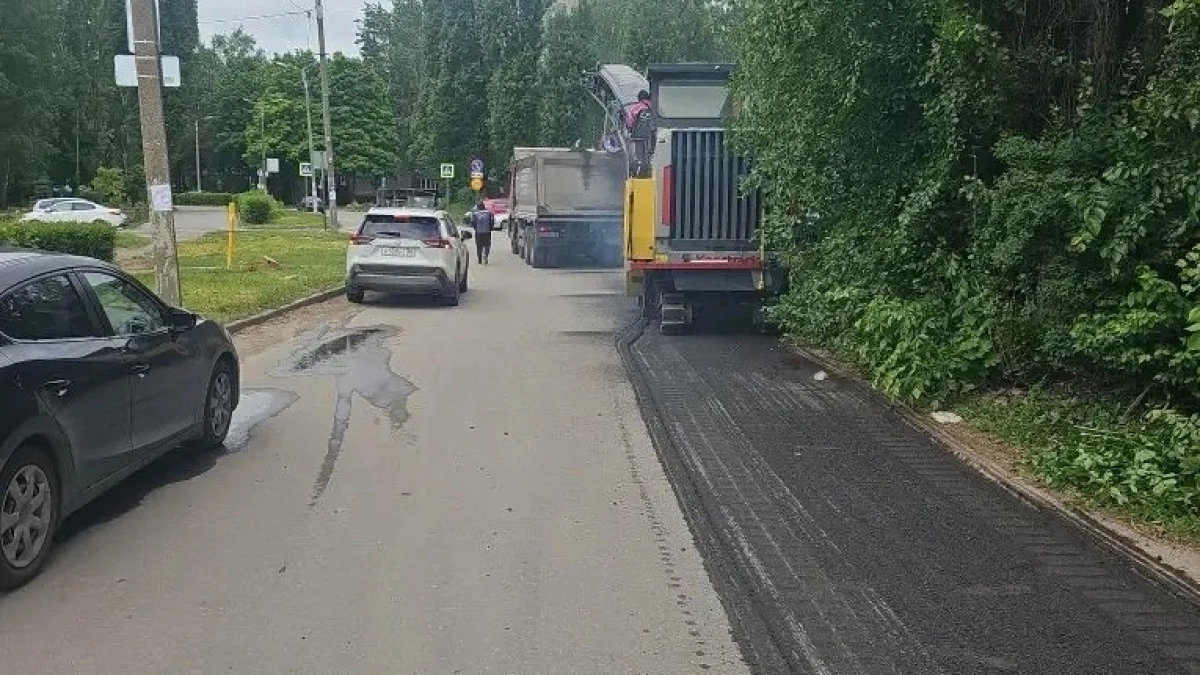 На проезде Сержанта Кувшинова меняют дорогу