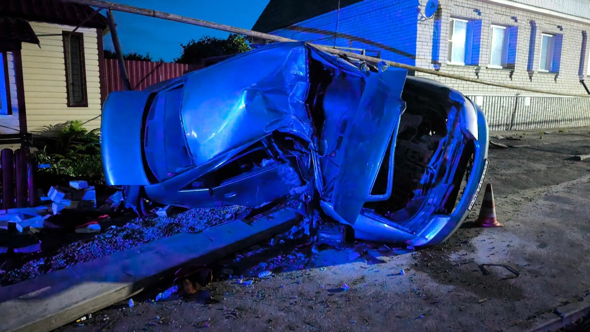 В Усмани в ночной аварии погибла девушка