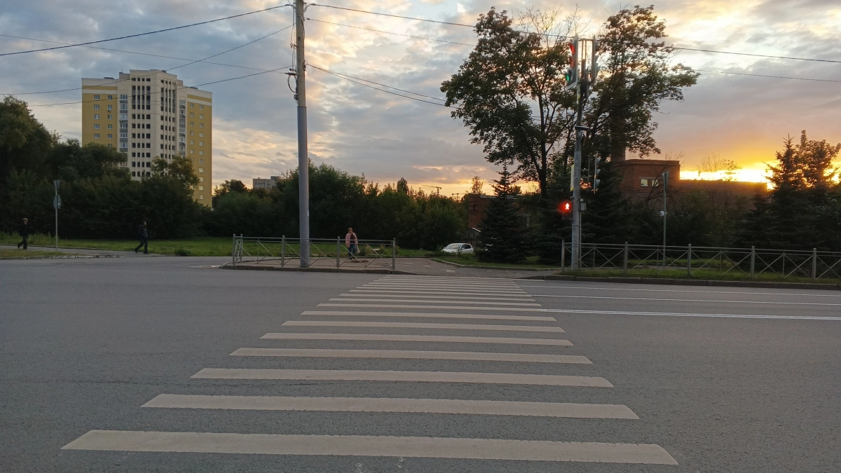 Шаг на «зебру» больше не работает: когда водитель должен уступить пешеходу и вот, что ответить инспектору ГАИ 