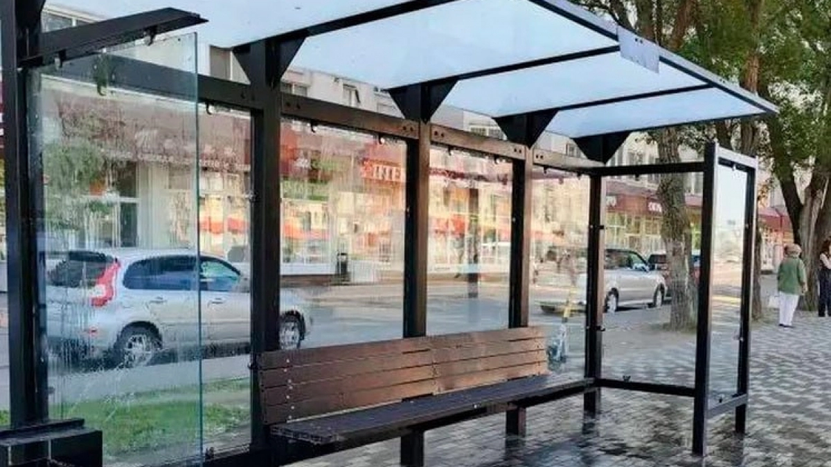 Более 400 остановочных павильонов приводят в норму в Липецке