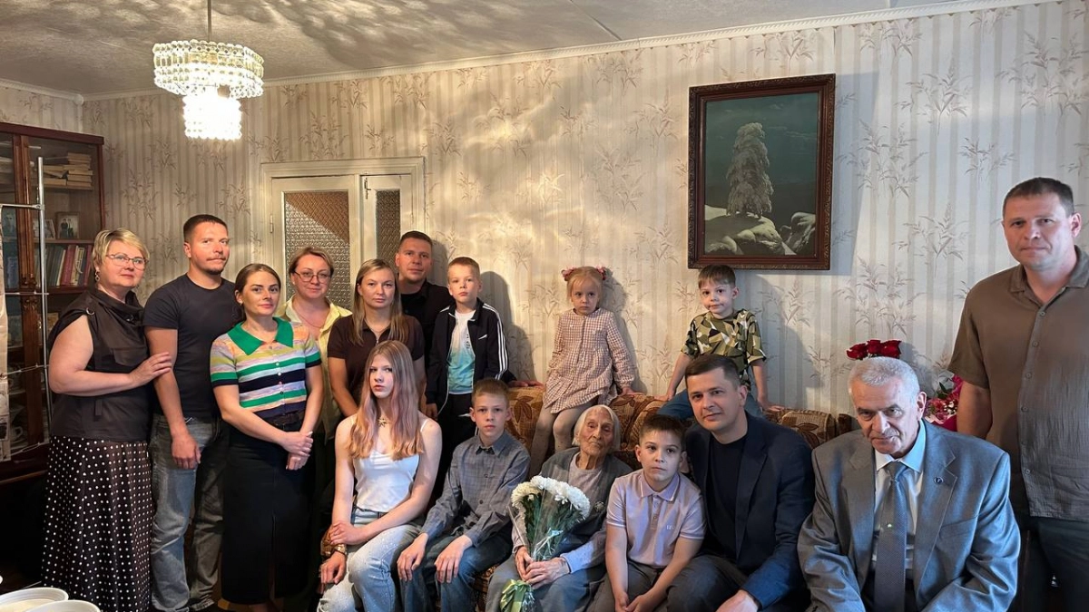 В Ельце 103-летие отметила ветеран войны и врач Елена Гурьева