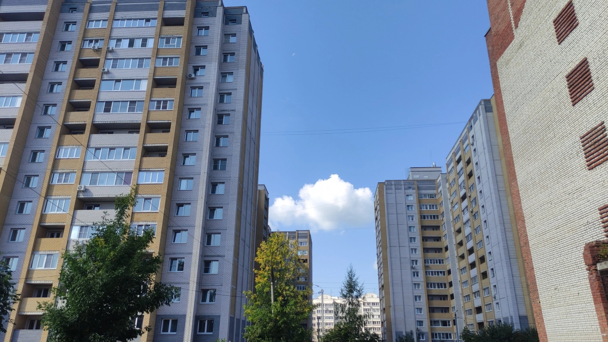 К одиноким пенсионерам, живущим в большой квартире, могут прийти с проверкой: кому готовится