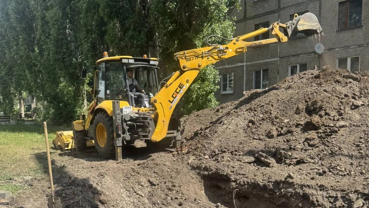 Липецкие коммунальщики меняют теплотрассу на Ушинского