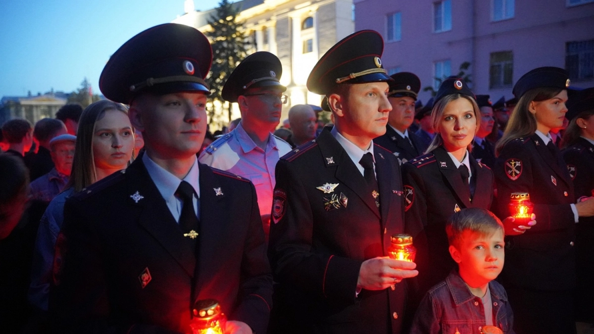 Липецкие силовики присоединились к «Свече памяти» 22 июня