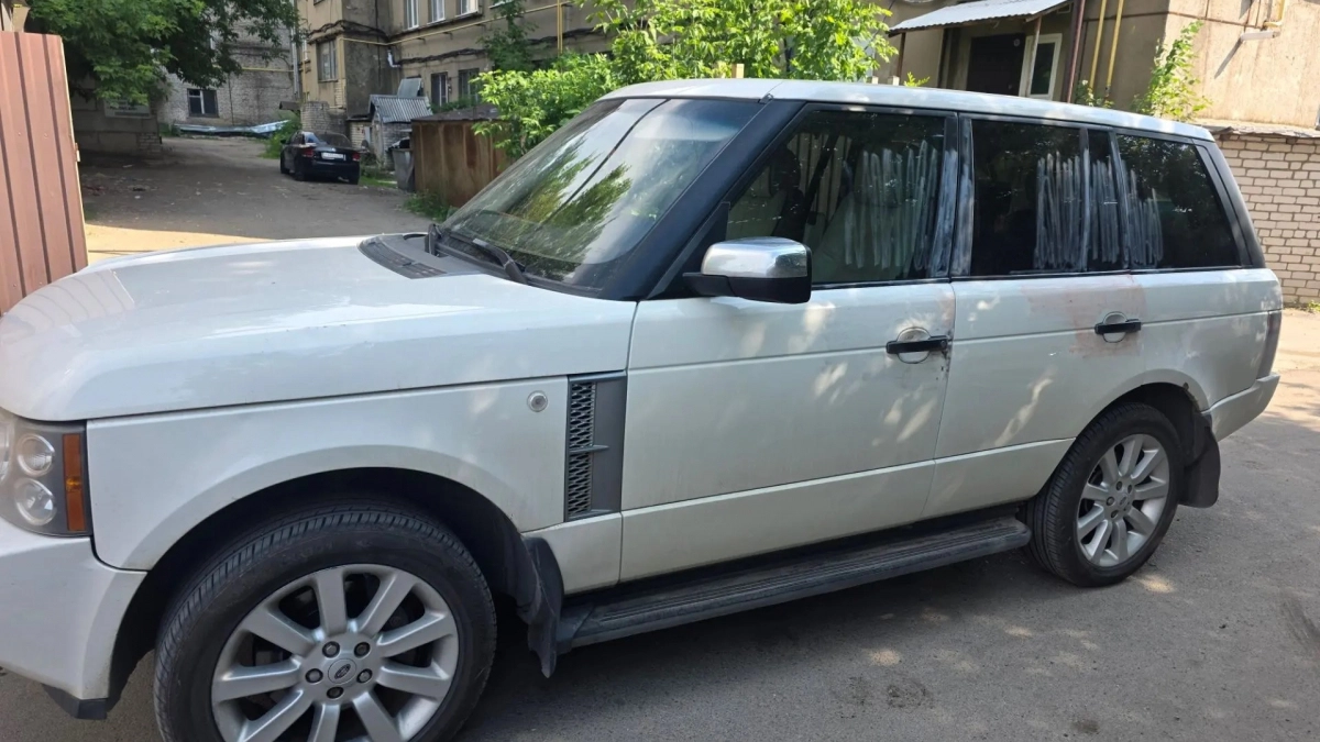 54-летний житель Липецкого округа угнал Land Rover у пенсионерки