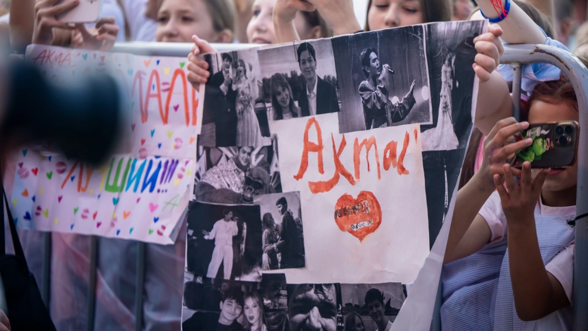 В Ельце прошёл День молодёжи с концертом Акмаля и неожиданным сюрпризом на сцене