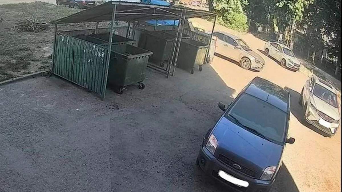 В Липецке водителям грозит штраф за парковку у мусорных баков