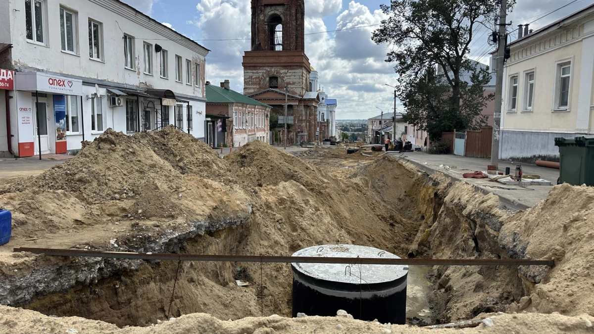 Ельчане дождались замены водопровода на улице Карла Маркса