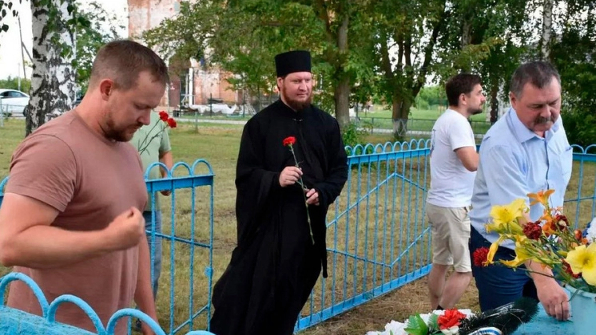 Через Ворон-Лозовку прошла пешая эстафета с колоколом со дна моря