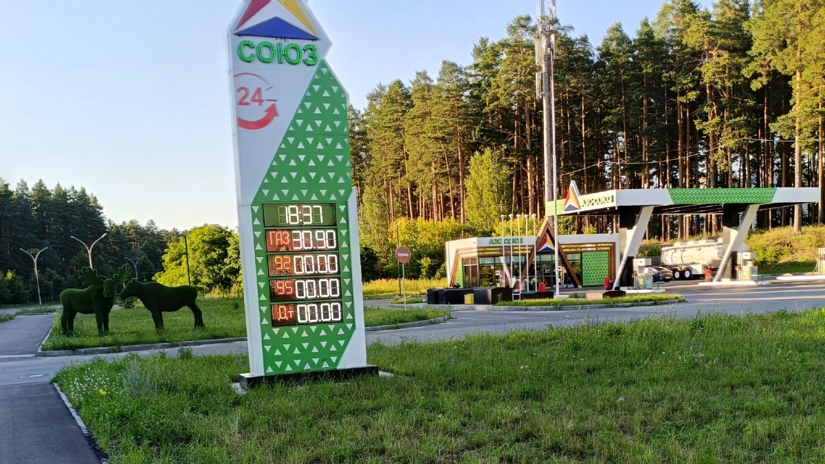 Приехал на АЗС, АИ-95 нет: можно ли залить АИ-92 и ехать без последствий для мотора