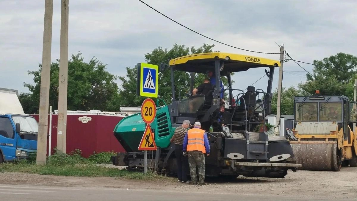Липецкие дорожники взялись за разбитый участок после жалоб жителей