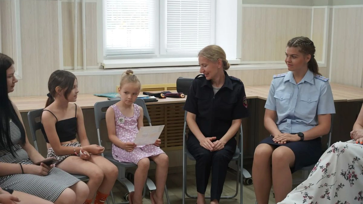 В День семьи, любви и верности липецкие сотрудники правопорядка встретились с подопечными «Большой медведицы»