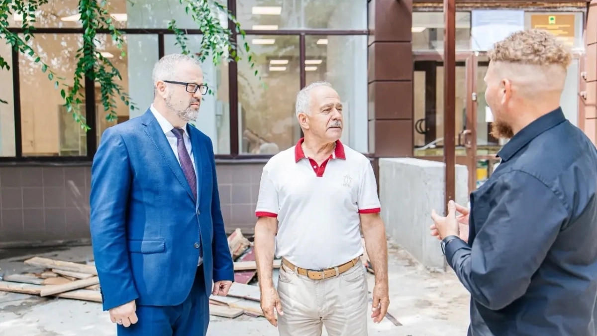 Глава Липецка проверил готовность обновлённой детской библиотеки