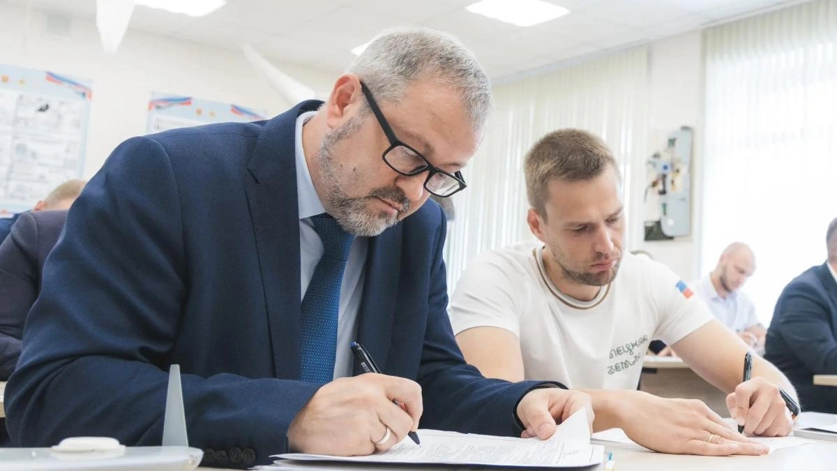 Мэр Липецка вступил в мобильную огневую группу