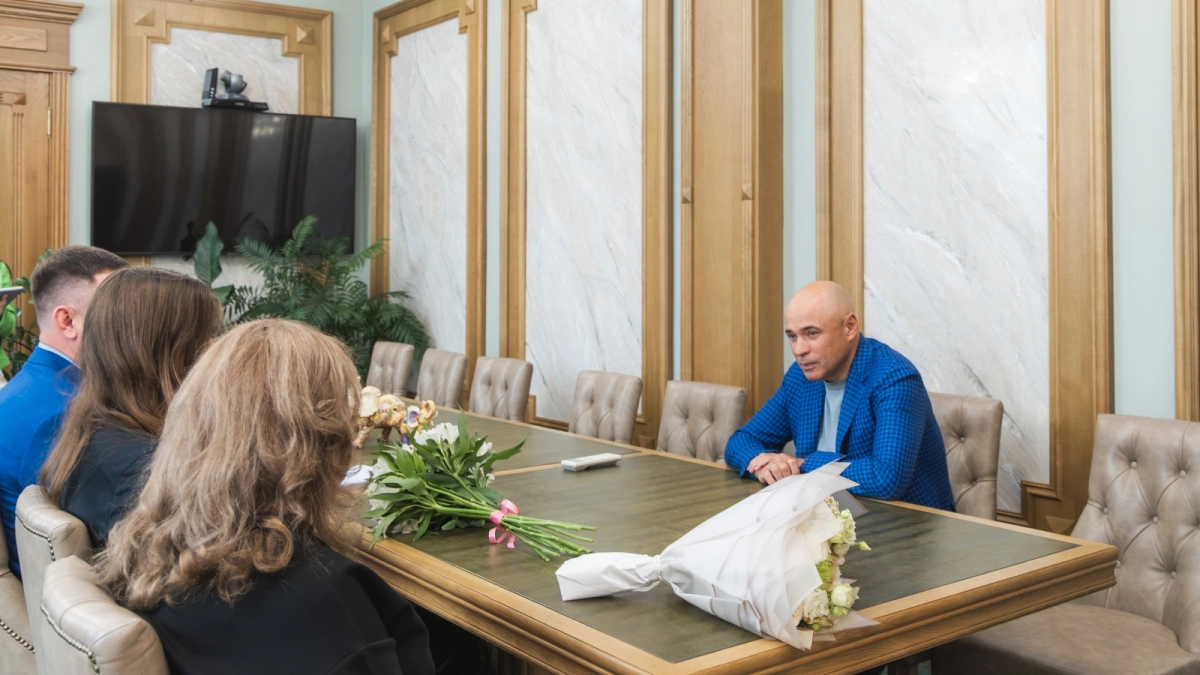 Артамонов поздравил пловчиху Варвару Харченко с призовыми местами на первенстве Европы