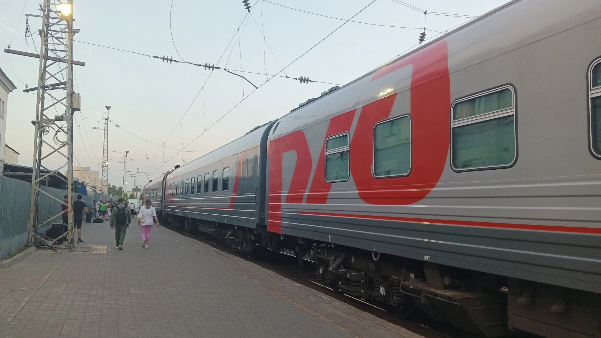 В РЖД приняли решение – к столику больше не пустят: в новых вагонах все будет по-другому