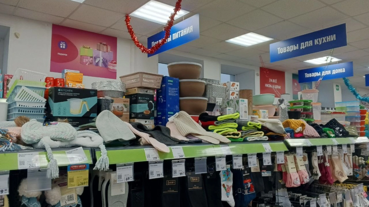 Скупила в Fix Price корзины «Гармония» за 299 рублей: копеечная находка превратила полки в модный интерьер