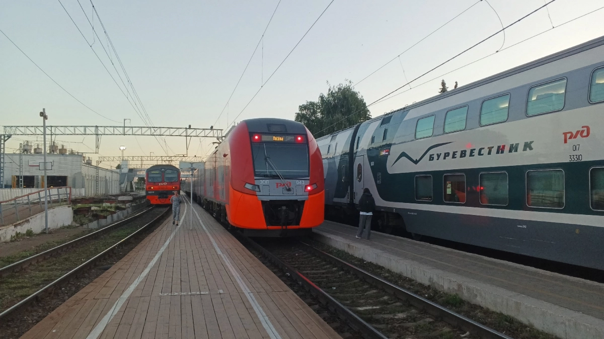 РЖД запускает одноместный капсульный плацкарт: увеличенные полки, столики и душ – вот как теперь будем ездить