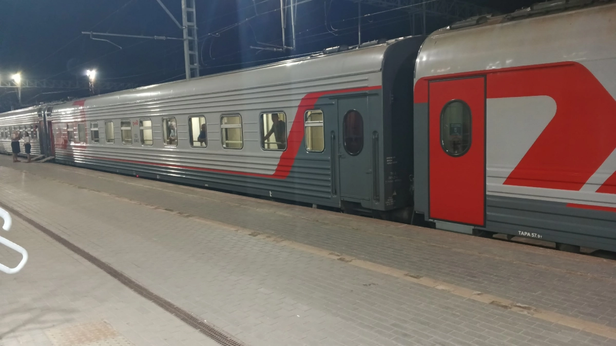 РЖД представили новый плацкарт: больше никаких верхних полок и куча личного пространства