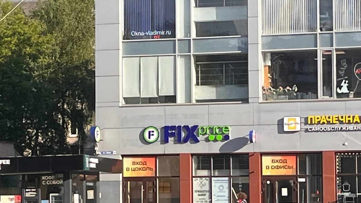 Скупила в Fix Price летние покрывала 150×200 см за 499 рублей: старые диваны на даче теперь смотрятся как новые