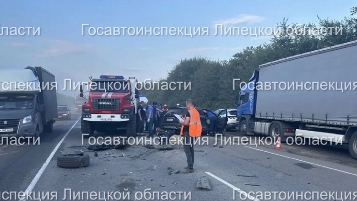 4 человека госпитализированы в результате серьезной аварии под Липецком