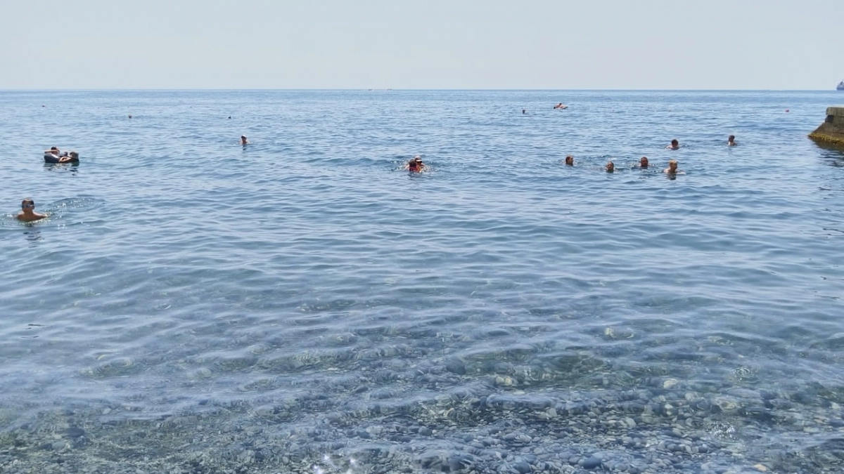 На наш Юг больше не поеду – нашел место получше: теплая вода, нет хамства и в 2 раза дешевле, чем в Абхазии