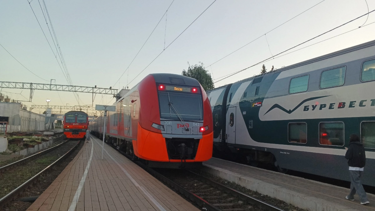 Споров за нижние полки больше не будет: РЖД запускает плацкартные вагоны без верхних мест