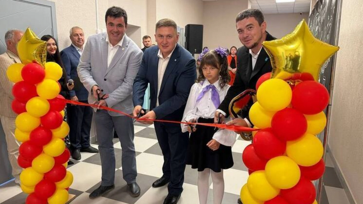 В селе Троекурово после капремонта открылись школа и Дом культуры