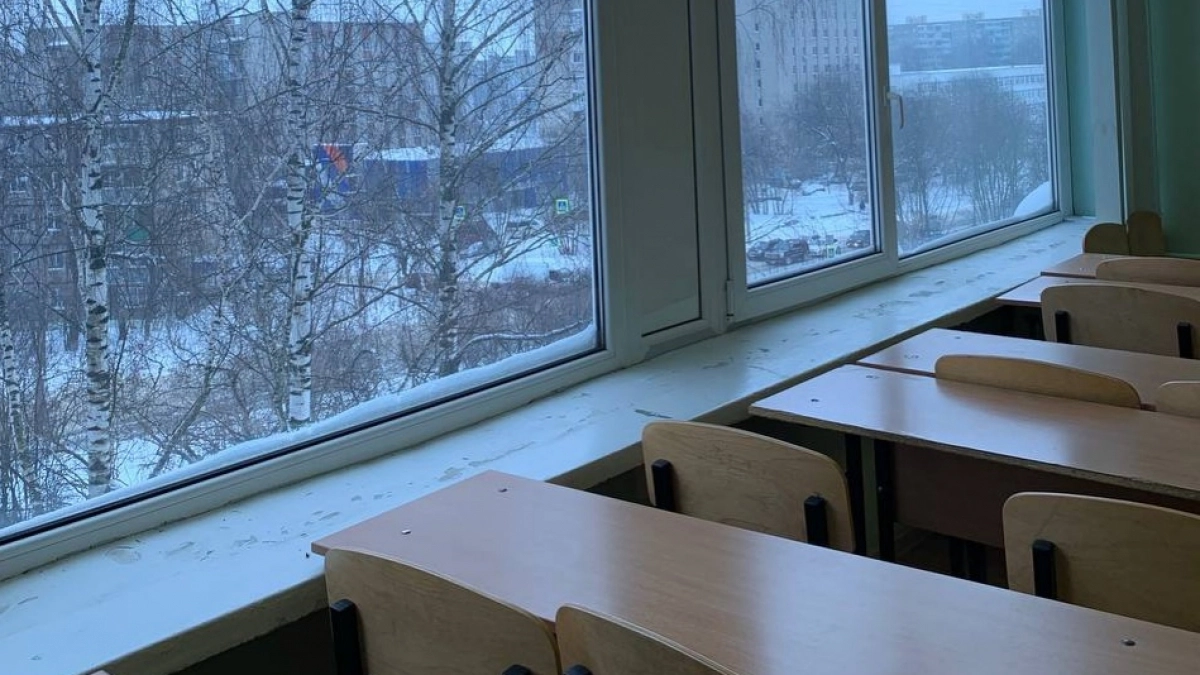 Одна ложка в воду — и окна идеально чистые до осени: без разводов, пыли и следов