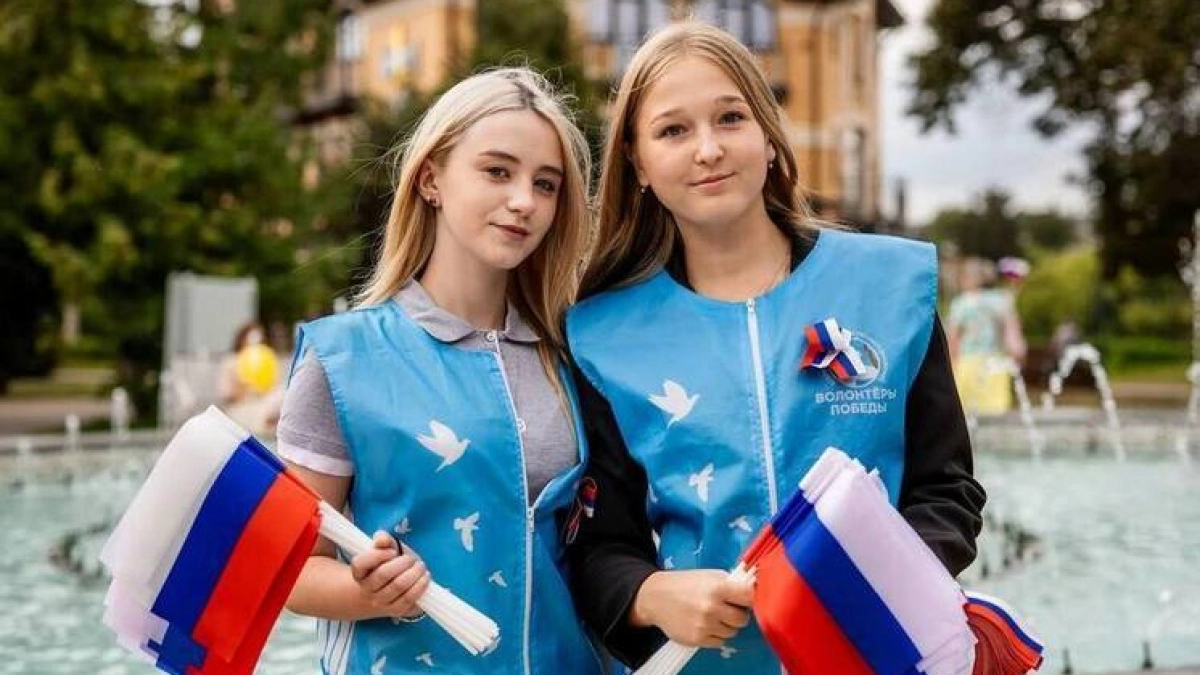 Вячеслав Жабин поздравил жителей Ельца с Днем российского флага
