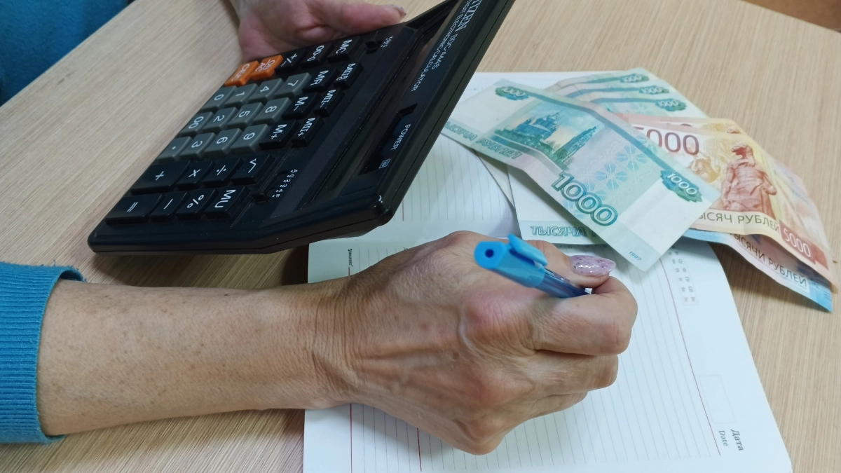 Кому из россиян выплатят сразу две пенсии в сентябре: Соцфонд обнародовал список льготников