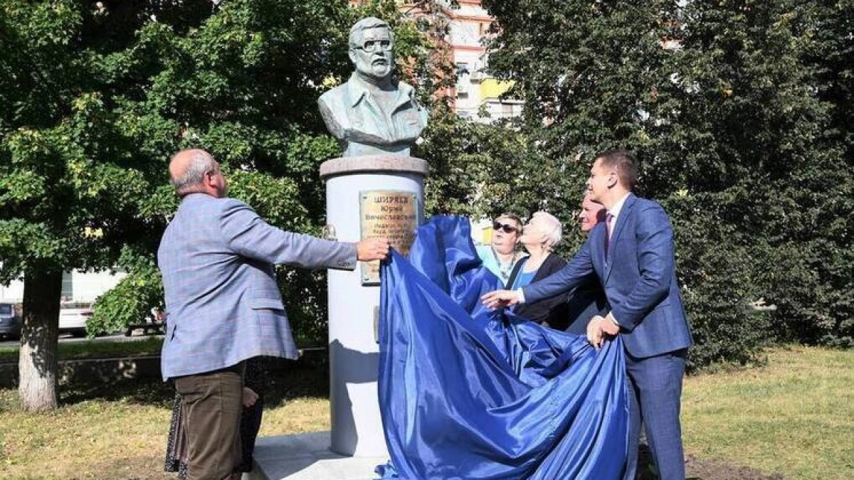 Памятник автору книги «Быль о земле Елецкой» установили в сквере Ельца