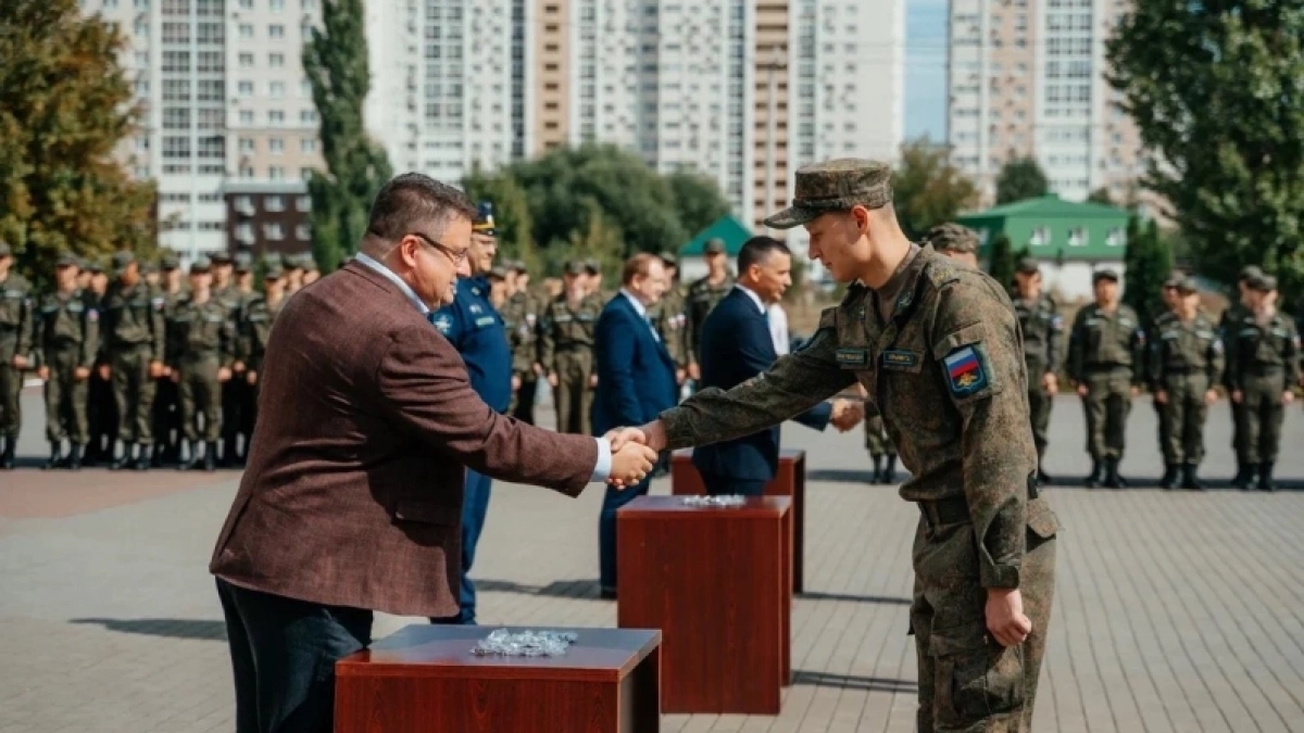 В липецком техническом университете впервые вручили офицерские звания