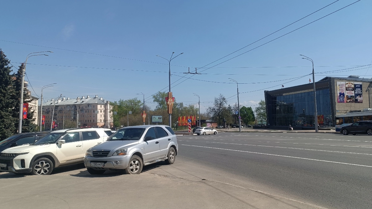 ГАИ разрешила водителям парковаться на местах для инвалидов с разметкой на асфальте без знака