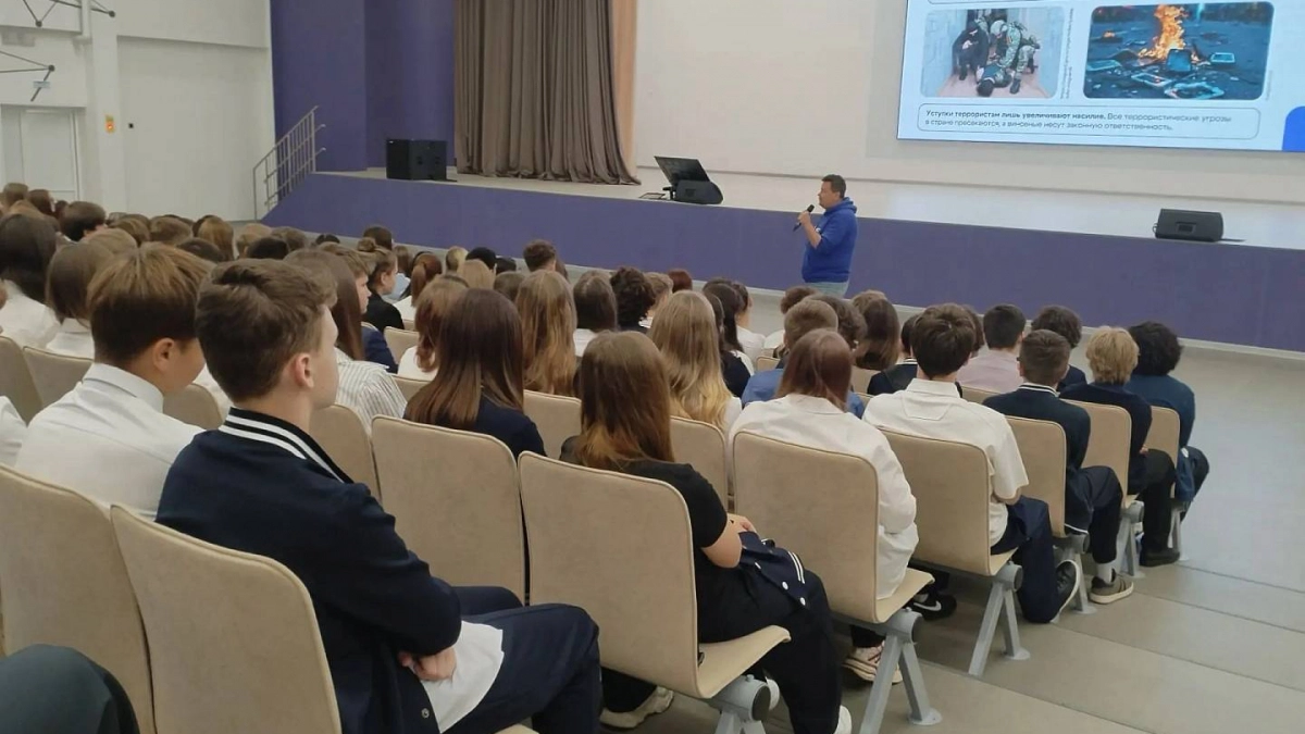 В лицее «Циолковский» открыли крупнейшую площадку общества «Знание»