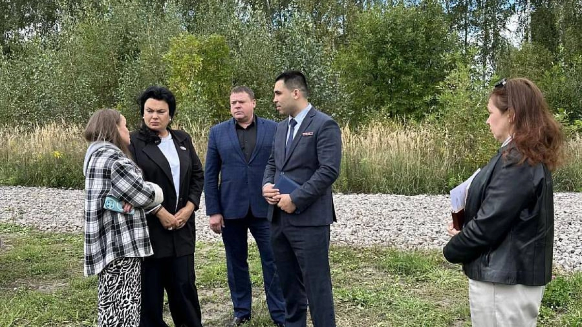 В Радужном починят дорогу по просьбе многодетной мамы