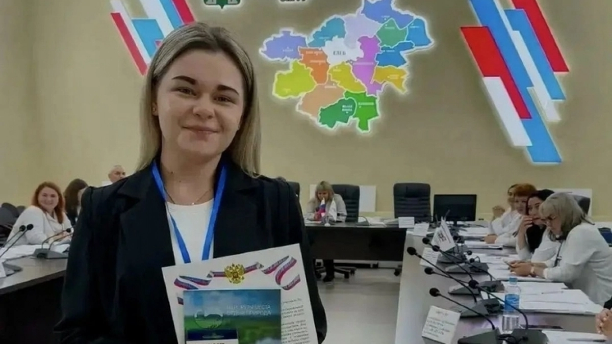 В Елецком округе самым ранним избирателям вручают памятные сувениры