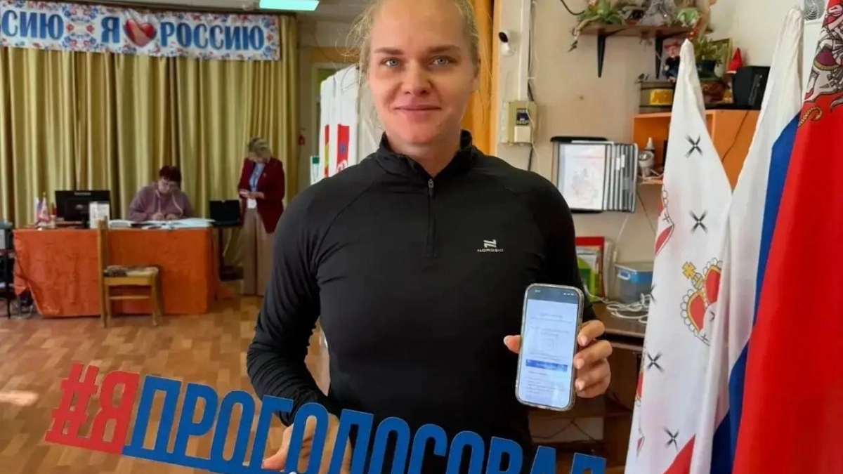 Дипецкая чемпионка мира по бобслею проголосовала на выборах