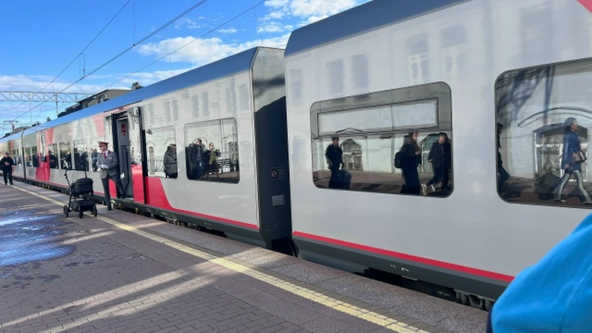РЖД запускает новый купейный вагон с длинными полками и самодиагностикой — что изменится для пассажиров