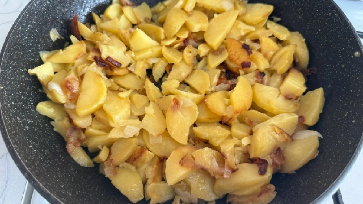 Знаменитое греческое блюдо с ярким вкусом: даже картошка становится настоящим объедением