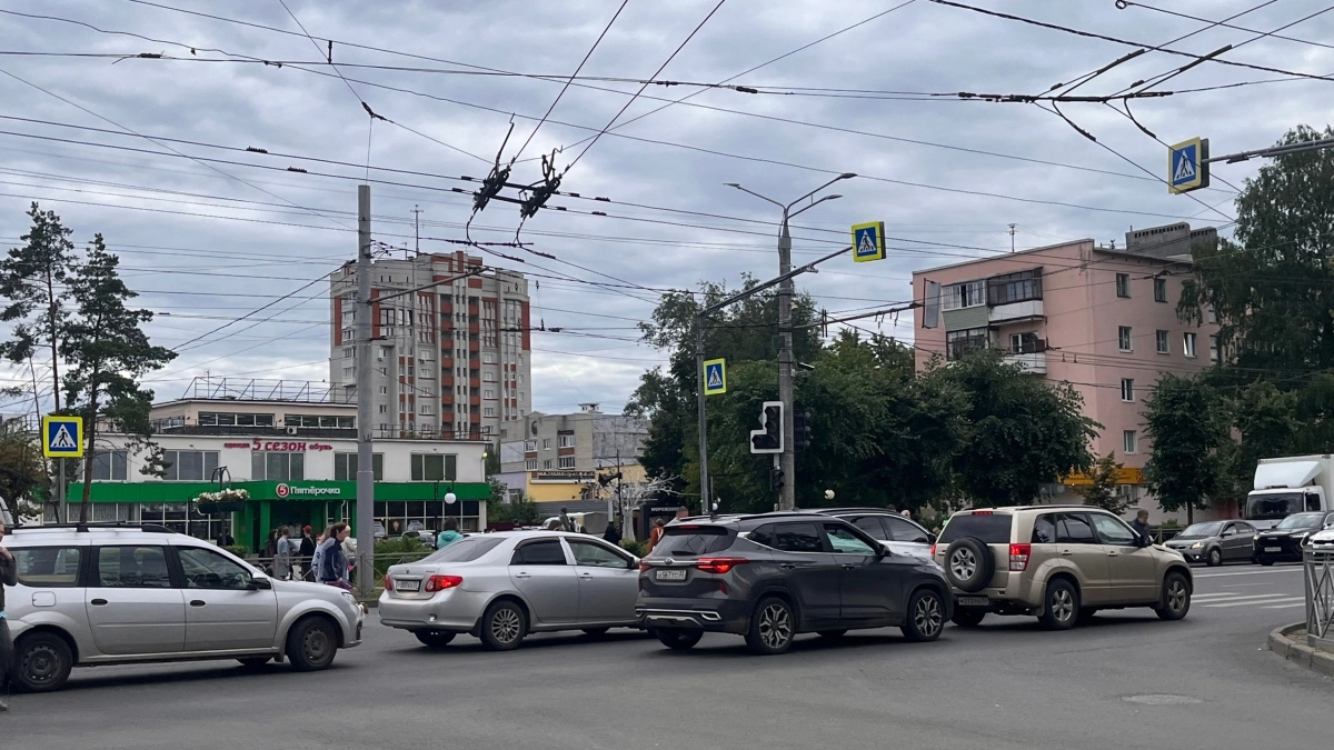 Инспекторы ГАИ штрафуют водителей прямо в дорожной пробке: как этого избежать