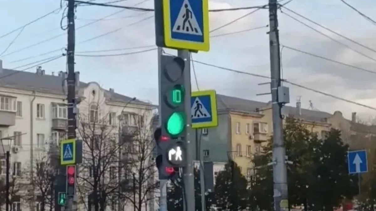 На площади Франценюка появились «четырёхглазые» светофоры