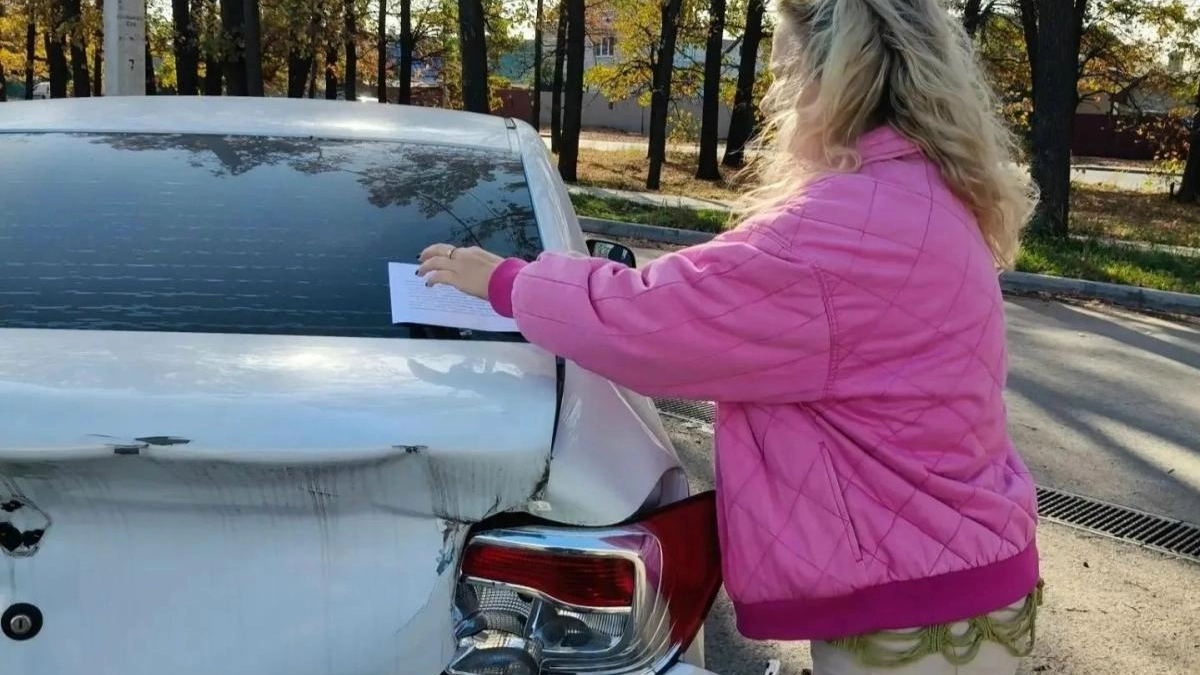 В Липецке взялись за брошенные машины на улице Минской