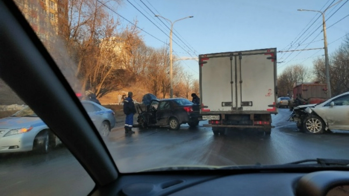 В Липецке на улице Асфальтной произошло смертельное ДТП с участием легковушки и грузовика