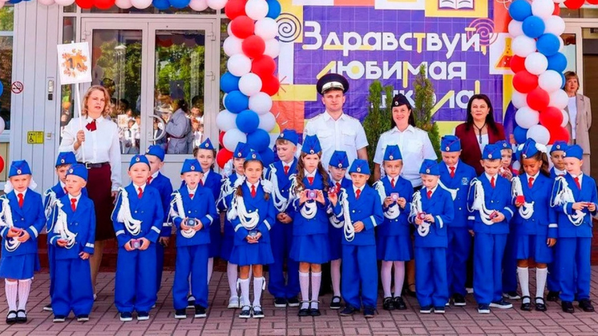 Юным липчанам помогают обучению безопасности на дорогах автоинспекторы
