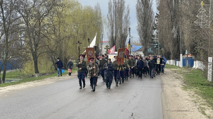 Липецкие казаки прошли десятикилометровый крестный ход в Пасху