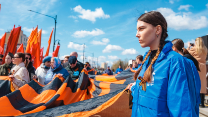 Липецкие волонтёры пронесли 25-метровую Георгиевскую ленту по улицам города